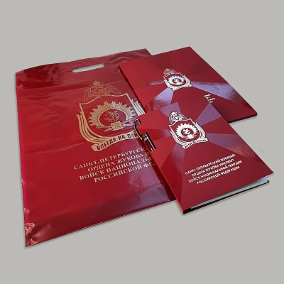 Блокноты, папки и пакет