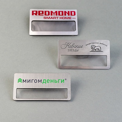 Бейдж для сотрудников с окном
